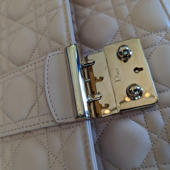 Dior Quilted Shoulder Bag in Cream with Gold Chain - Picture 4 of 14